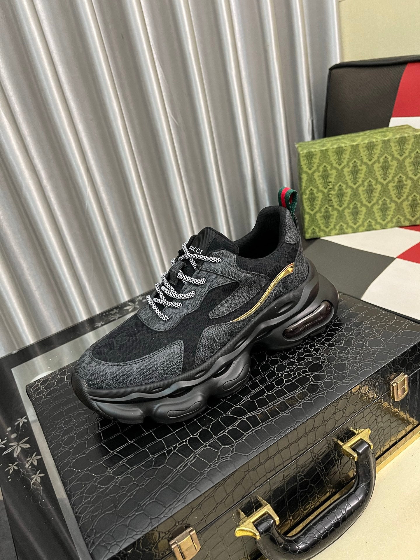 GG men's casual sneakers with print  0725102202