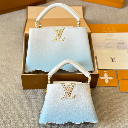 V-Capucines Shell Tote Bag 0724061308