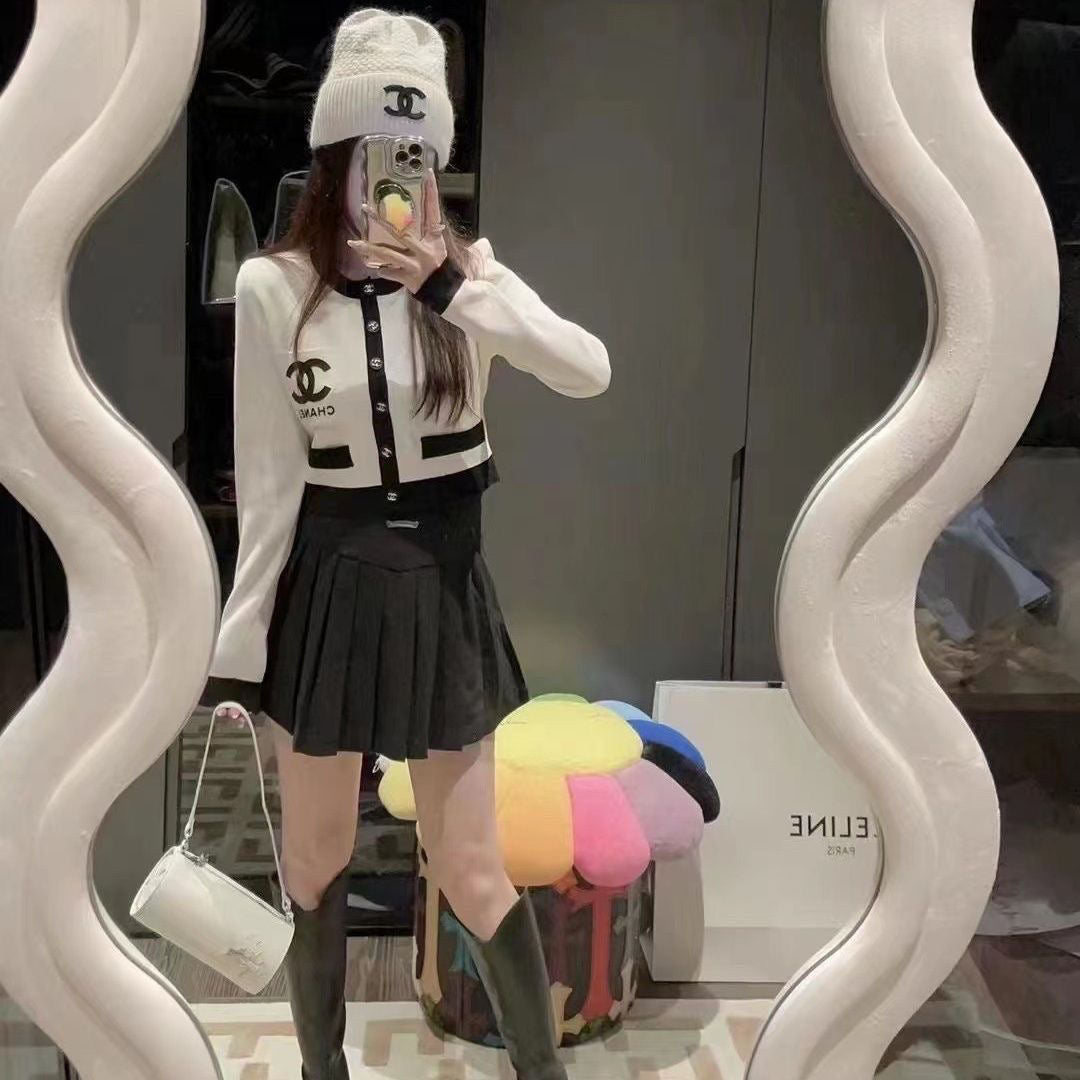 CNL Round neck slim fit knitted sweater 1824051001