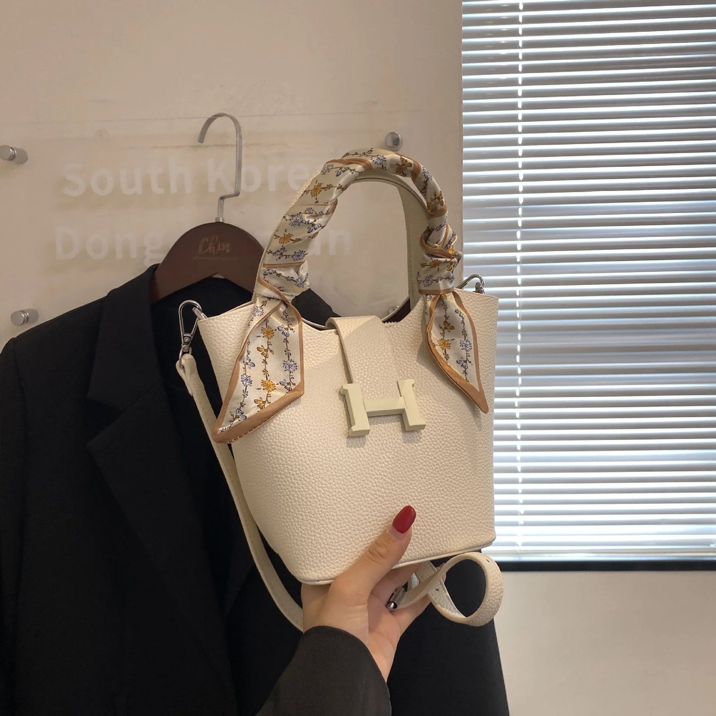 All-match Fashion Portable Messenger Bag 1024041612