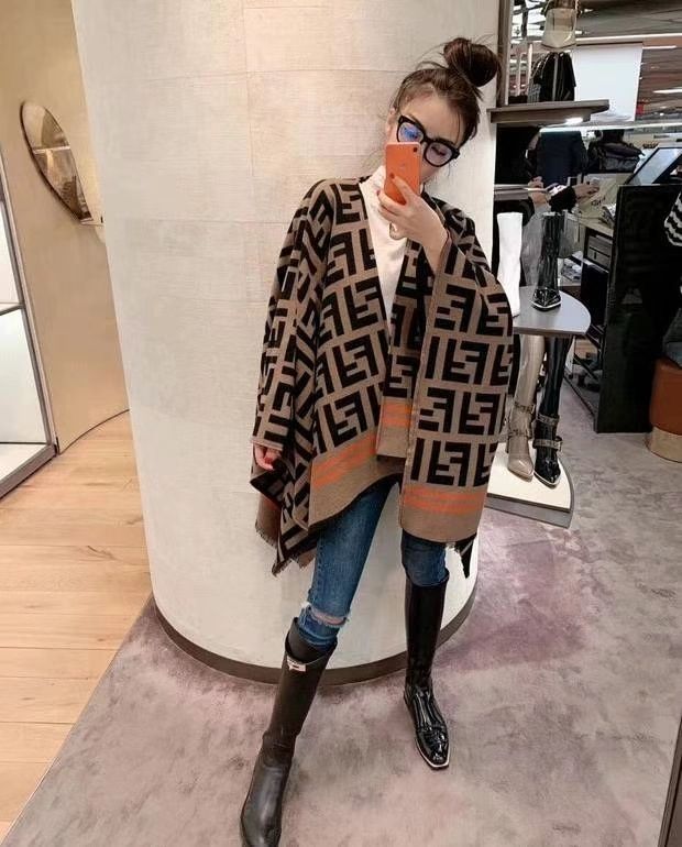 Brown F letter pure cashmere scarf PD0823112102