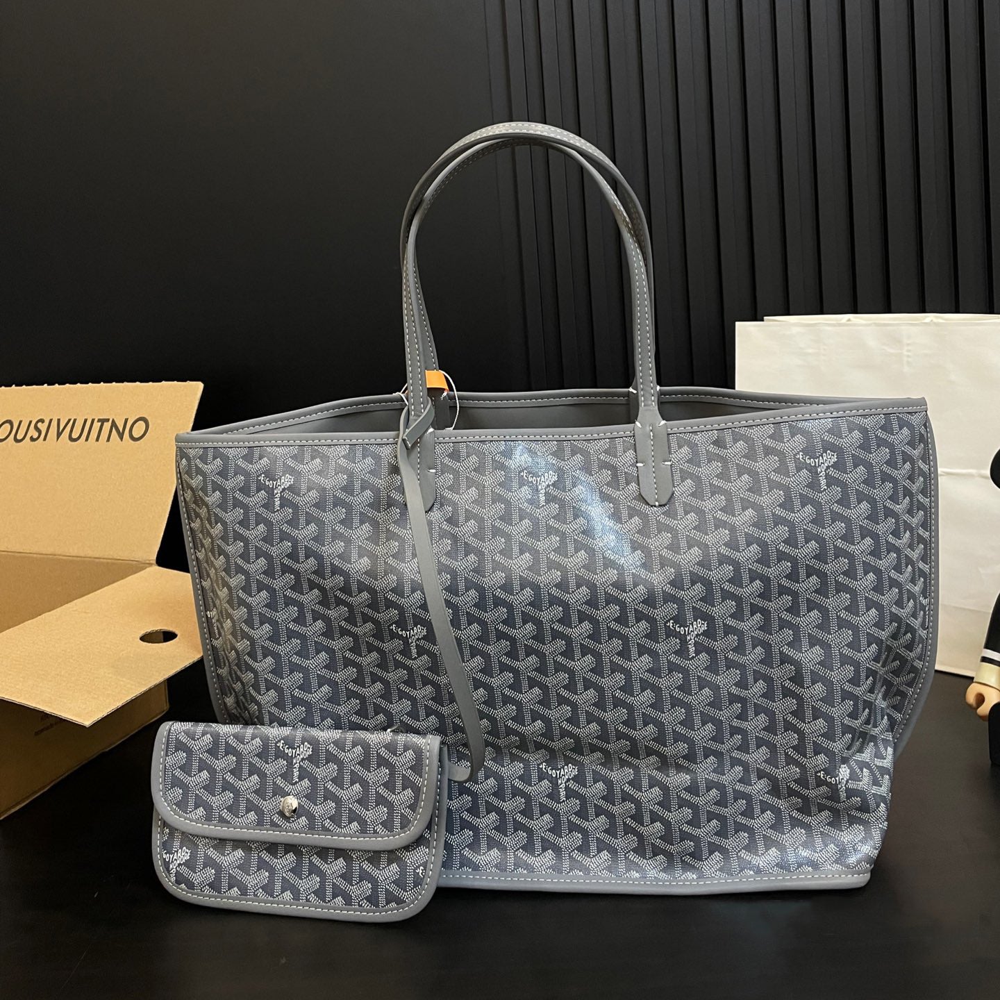 GY Classic Print Shopping Tote 1024052902