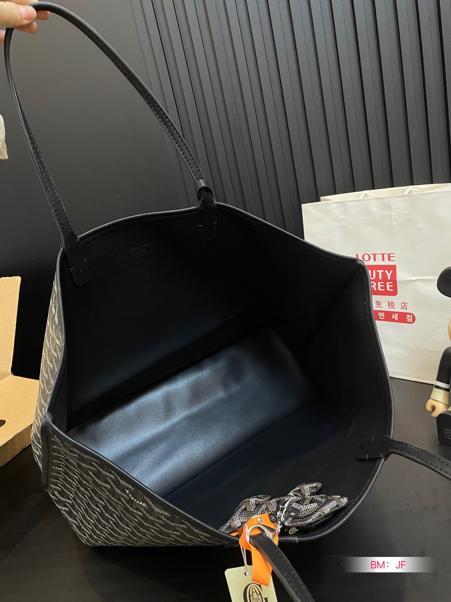 GY Classic Print Shopping Tote 1024052902