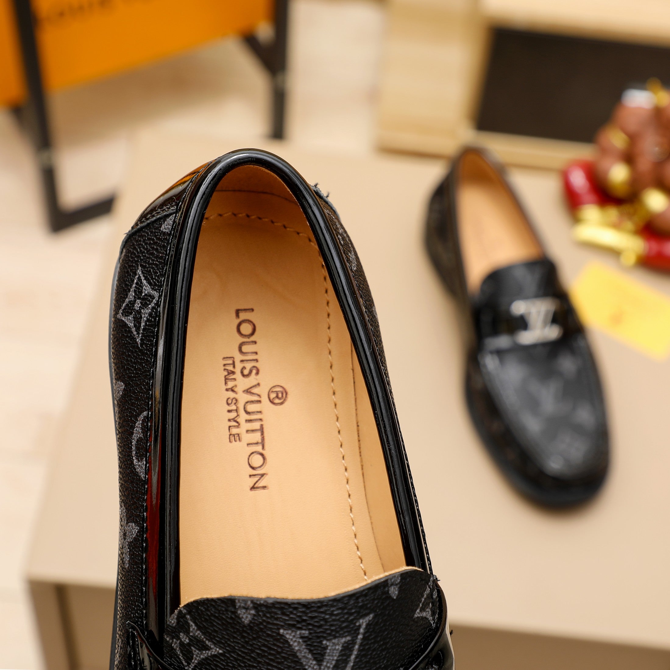 V print fashion leather shoes 0724050603