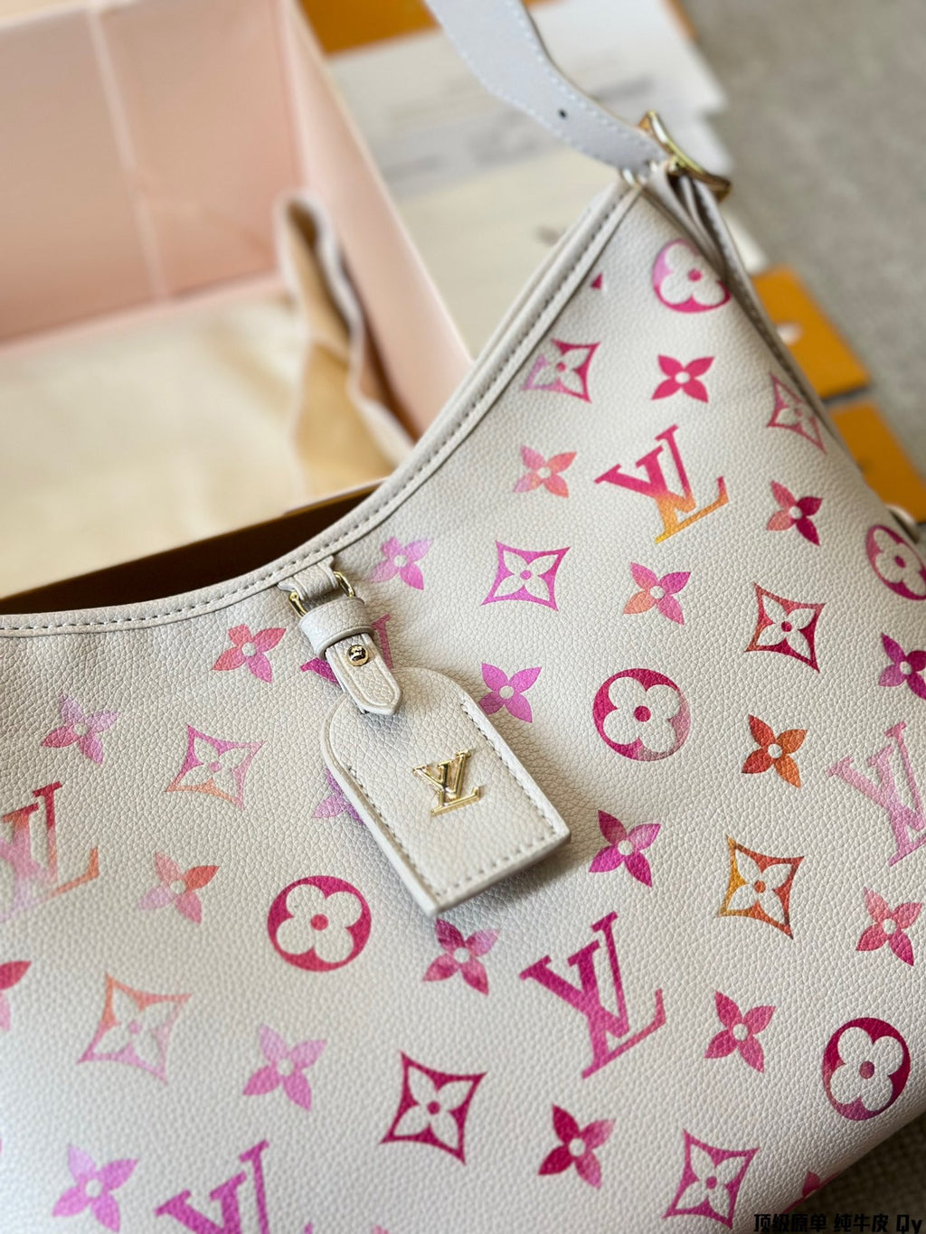 V fashion print Carryall new commuter bag 0724061302