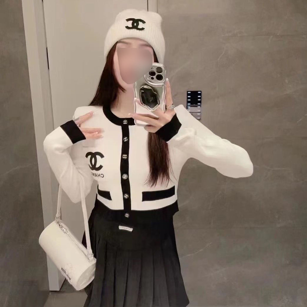 CNL Round neck slim fit knitted sweater 1824051001