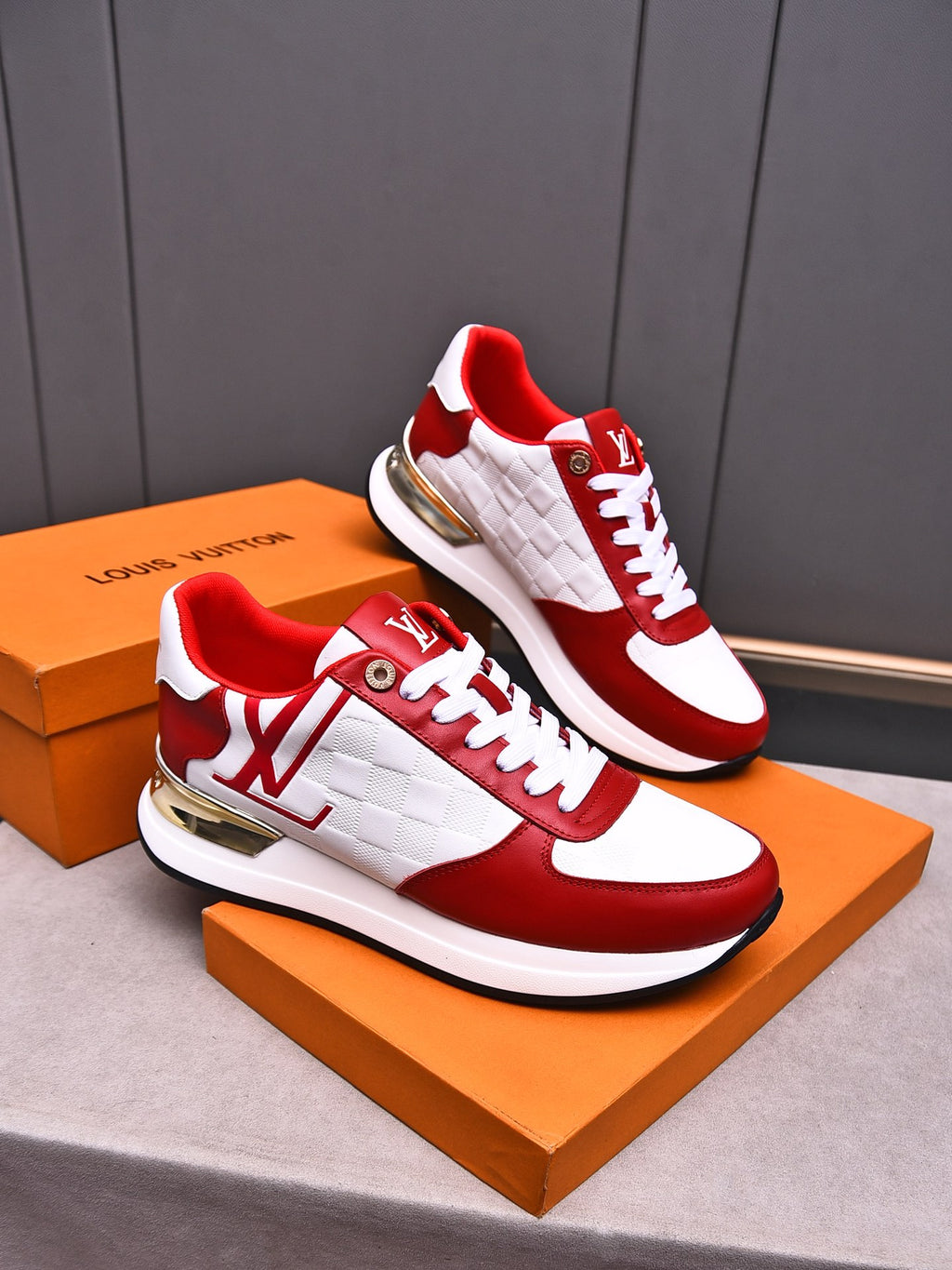 V latest luxury new rubber-soled sneakers 0724042401