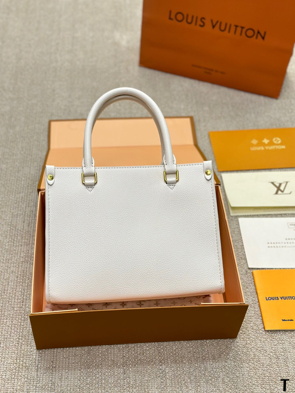 V Fashion LOCK & GO Handbag 0724061304