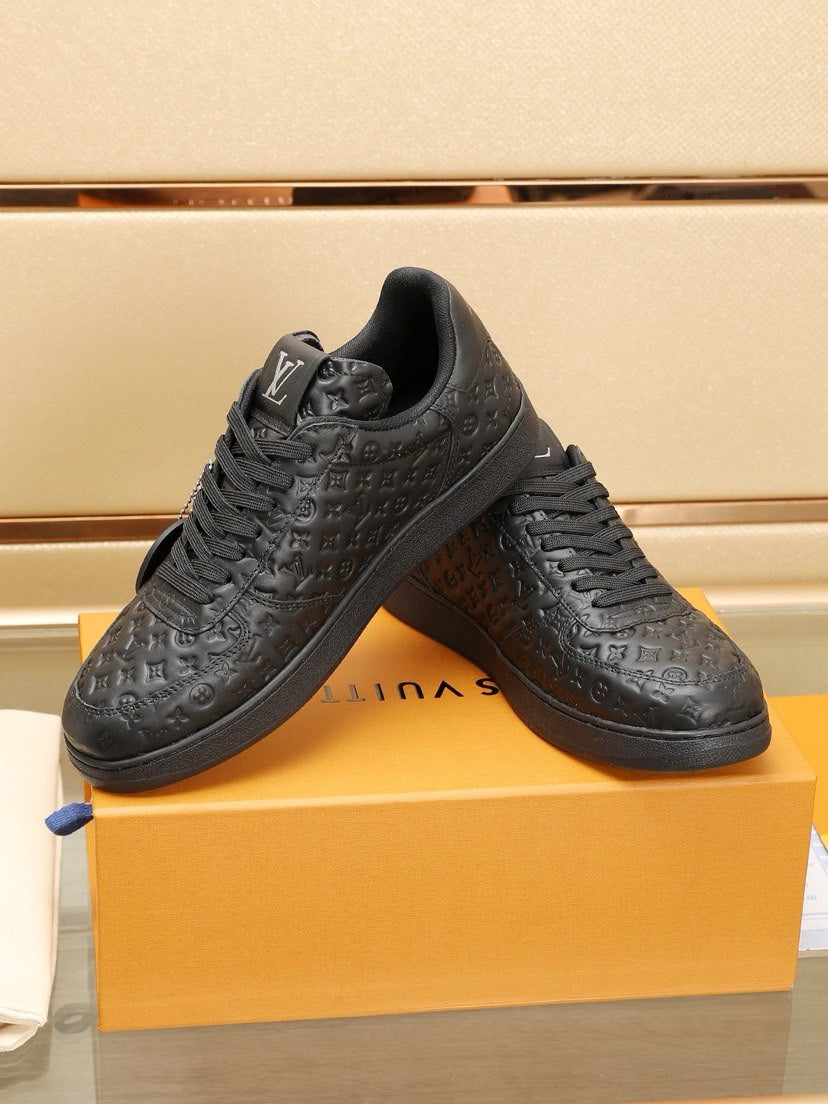 24 New Luxury V Sneakers 0424083005