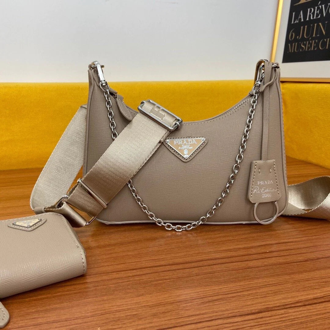Classic and versatile crossbody bag 1024011807