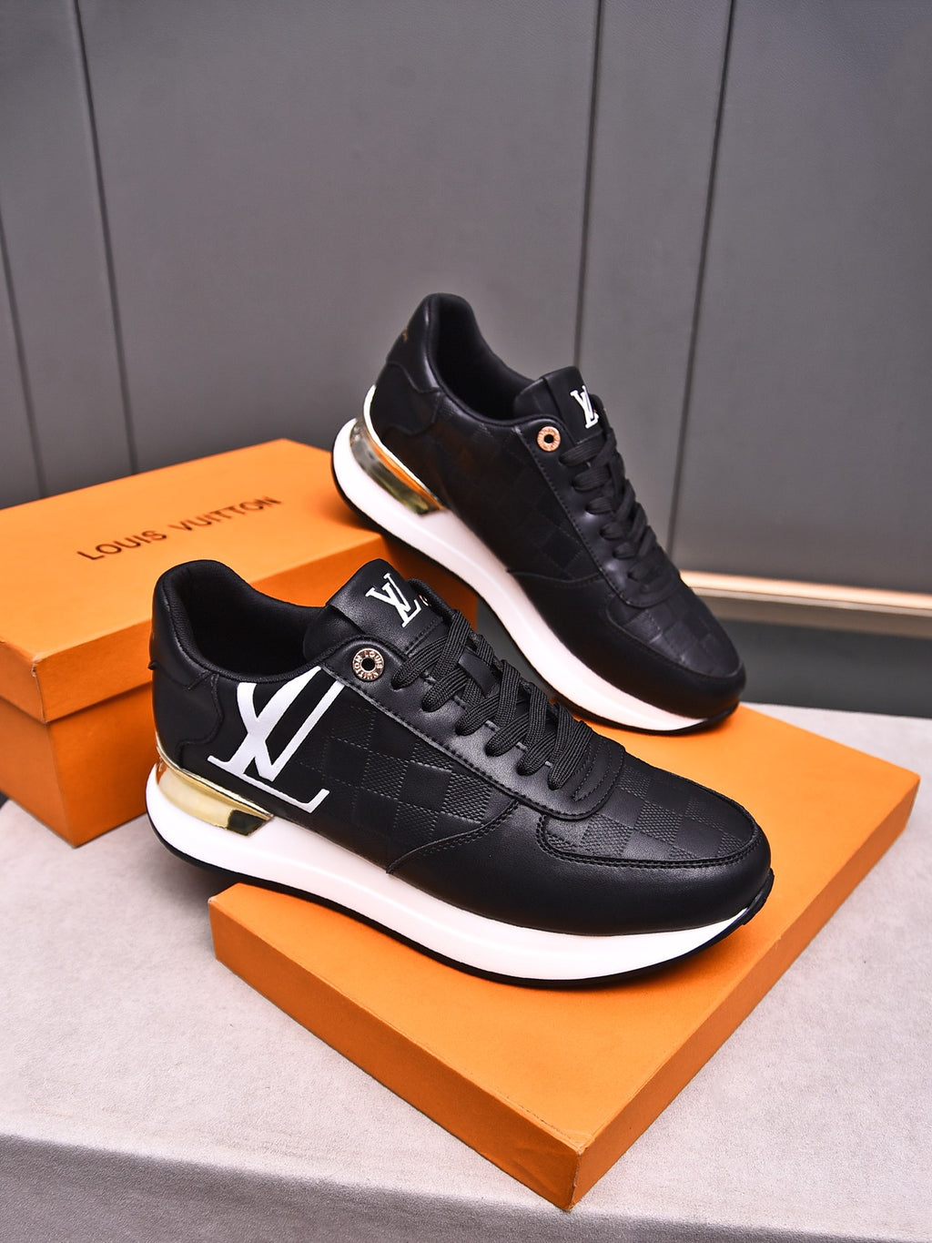V latest luxury new rubber-soled sneakers 0724042401