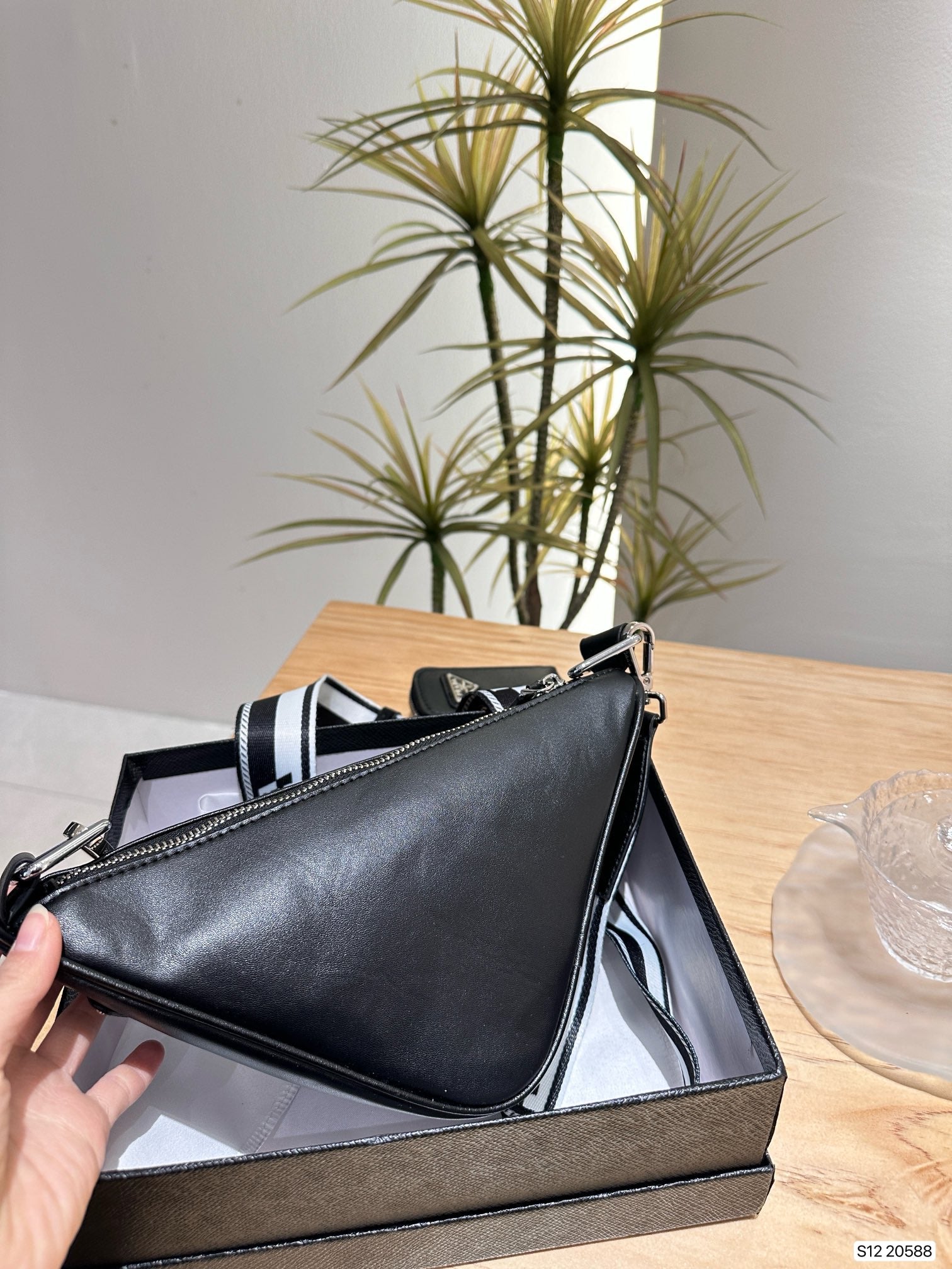 PRD fashion triangle bag 0724032002