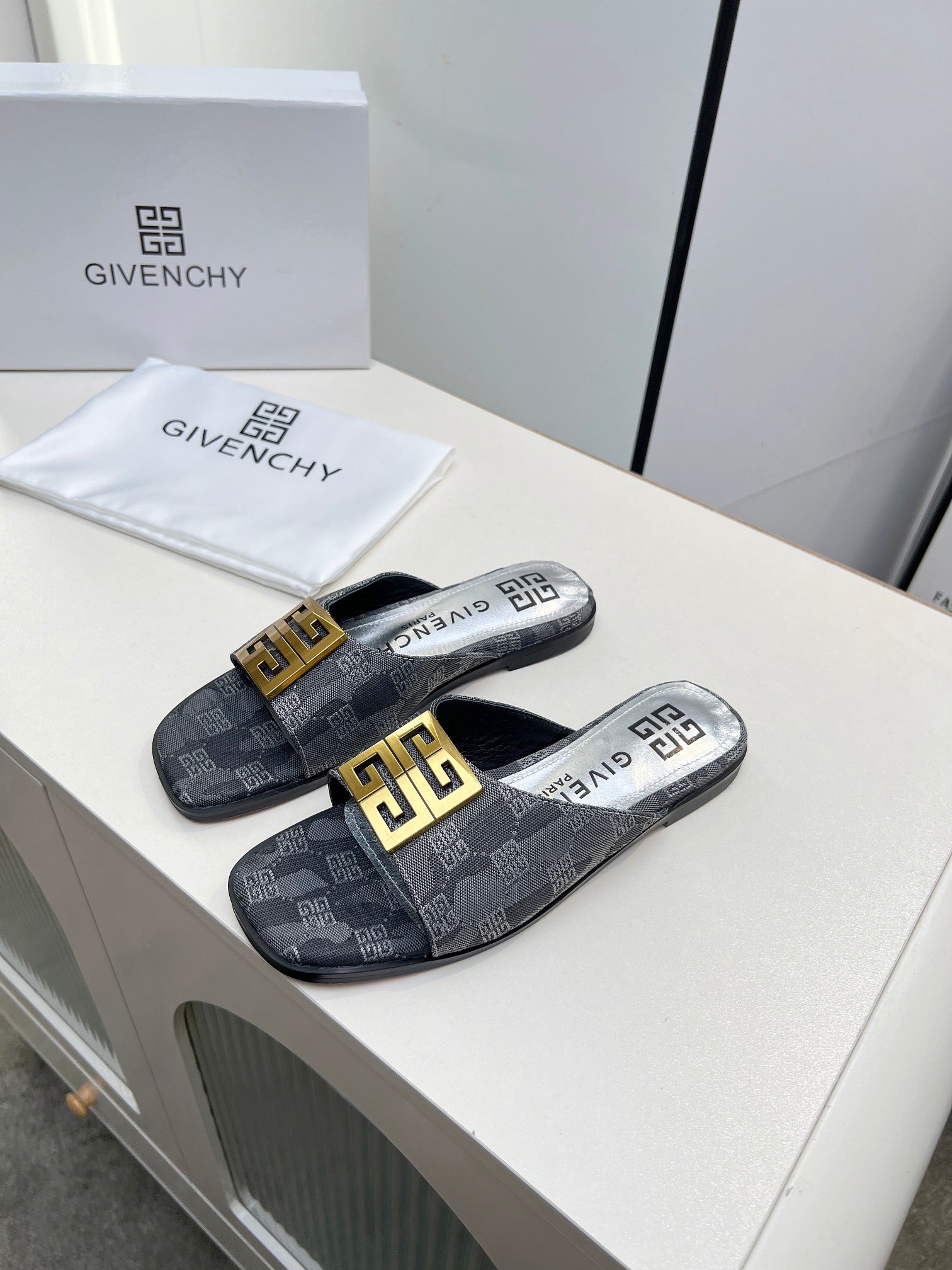 GCY open toe flat slippers 0725031802