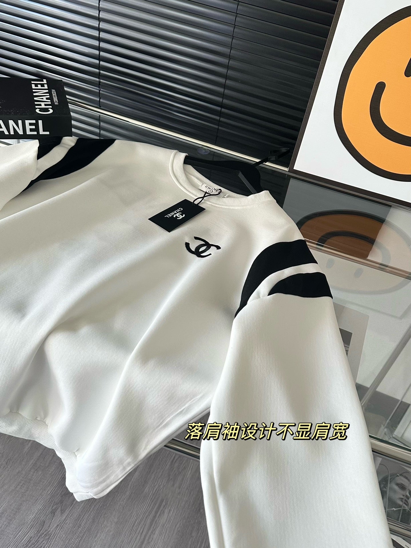 Black and white crew neck sweatshirt with front and back embroidery logo XC0823100906