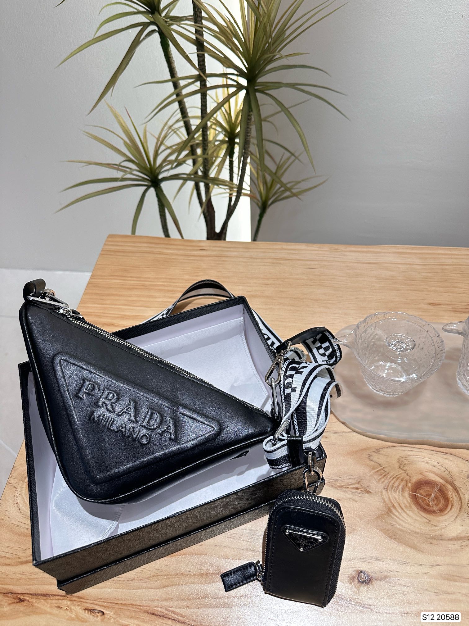 PRD fashion triangle bag 0724032002