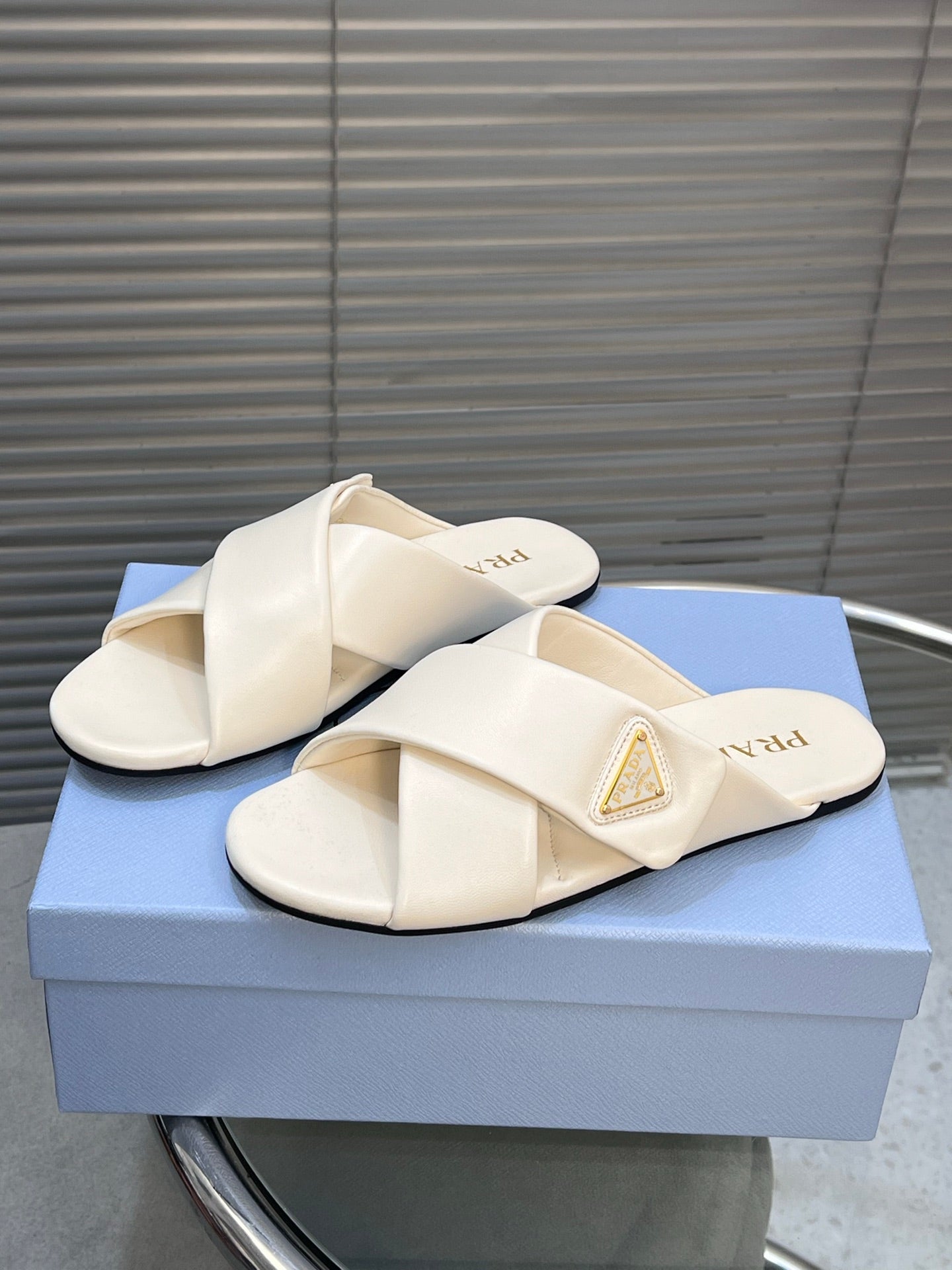 PRD Spring and Summer new crossover slippers 0725061618