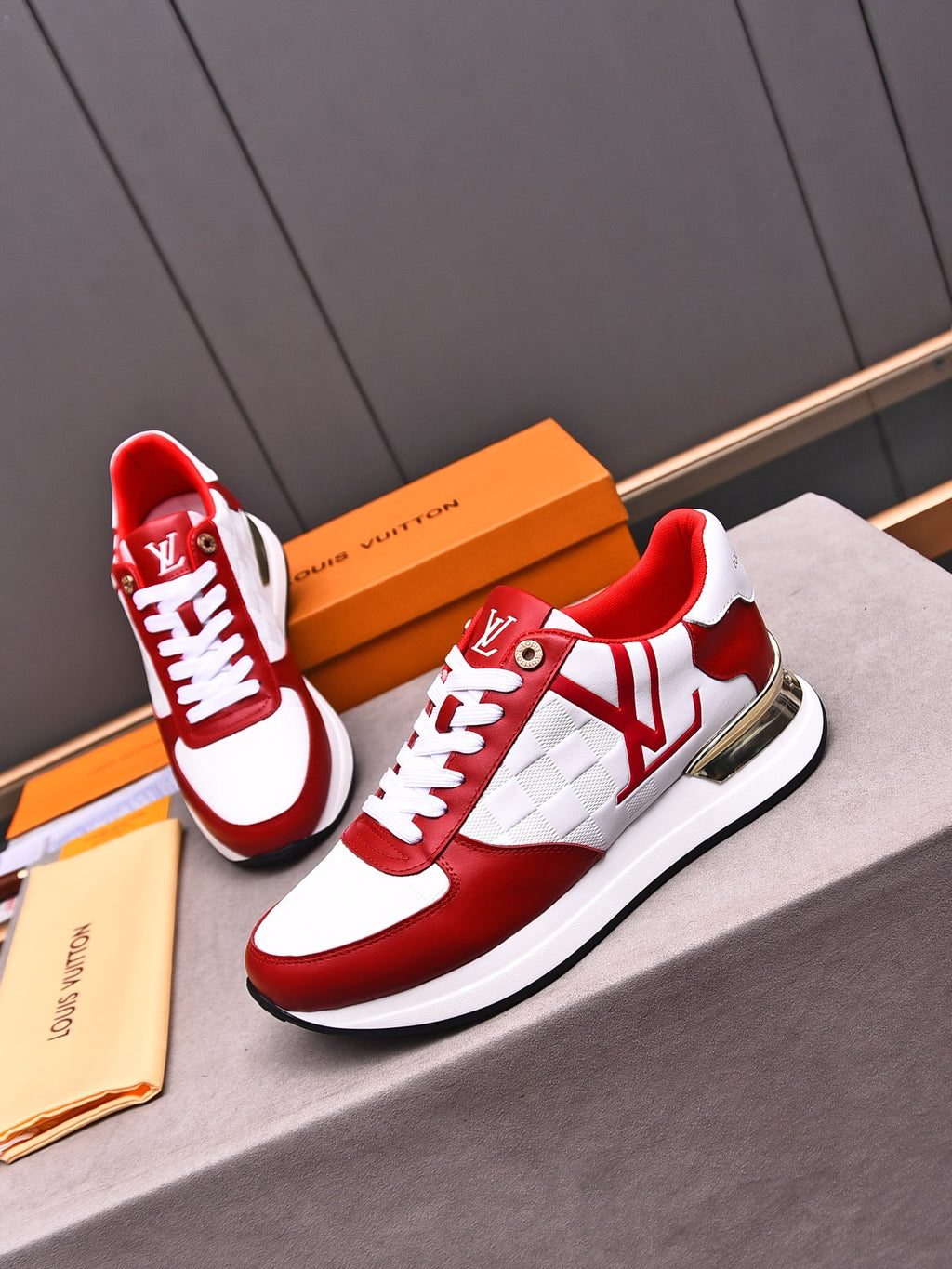 V latest luxury new rubber-soled sneakers 0724042401