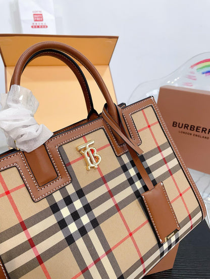 BBR feminine and elegant handbag 0724061203