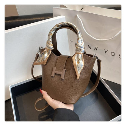 All-match Fashion Portable Messenger Bag 1024041612