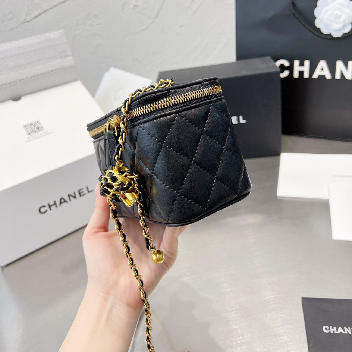 Vanity Case With Chain