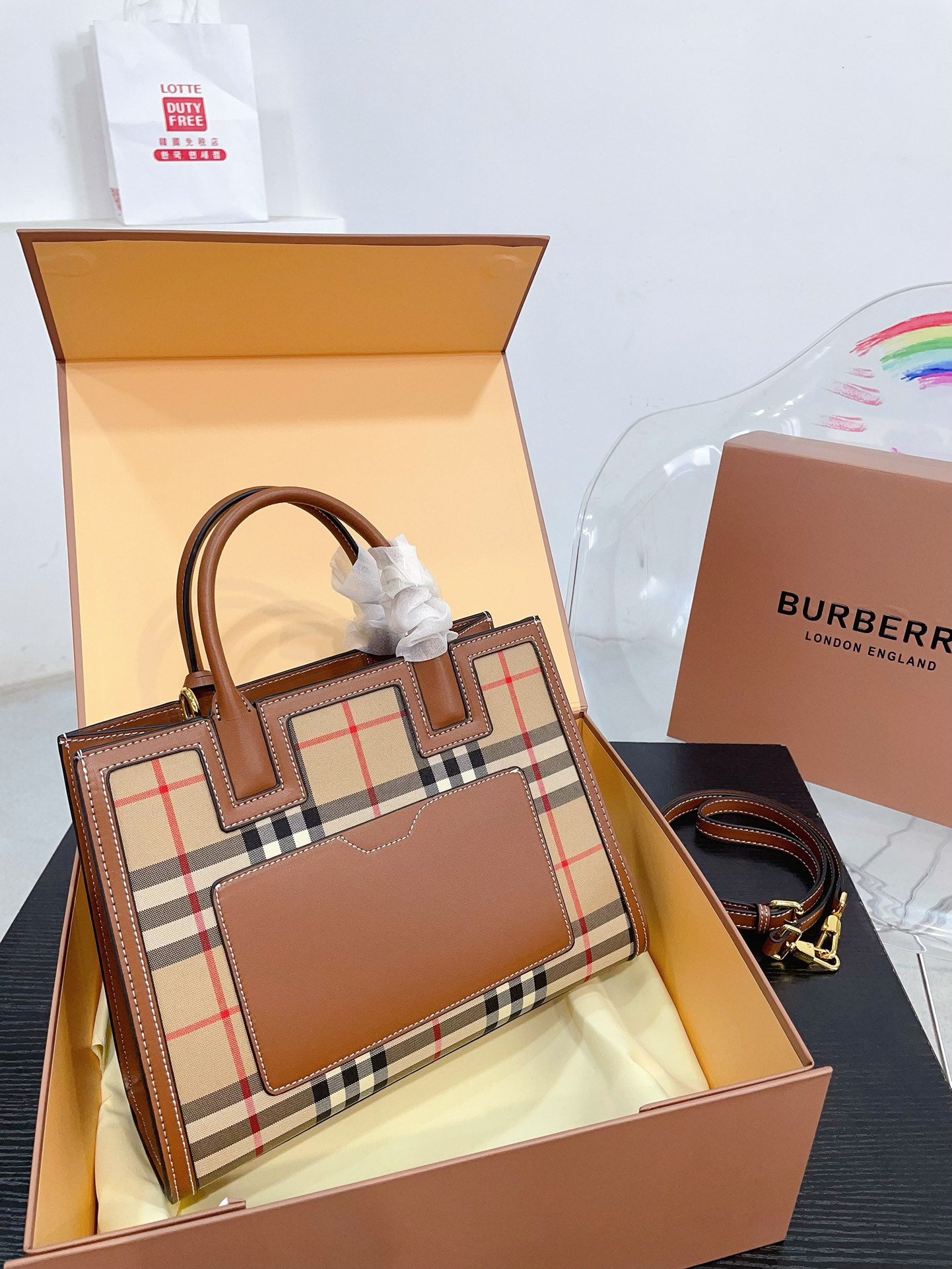 BBR feminine and elegant handbag 0724061203