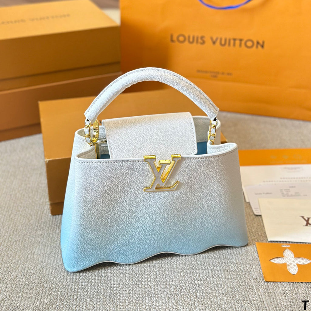 V-Capucines Shell Tote Bag 0724061308