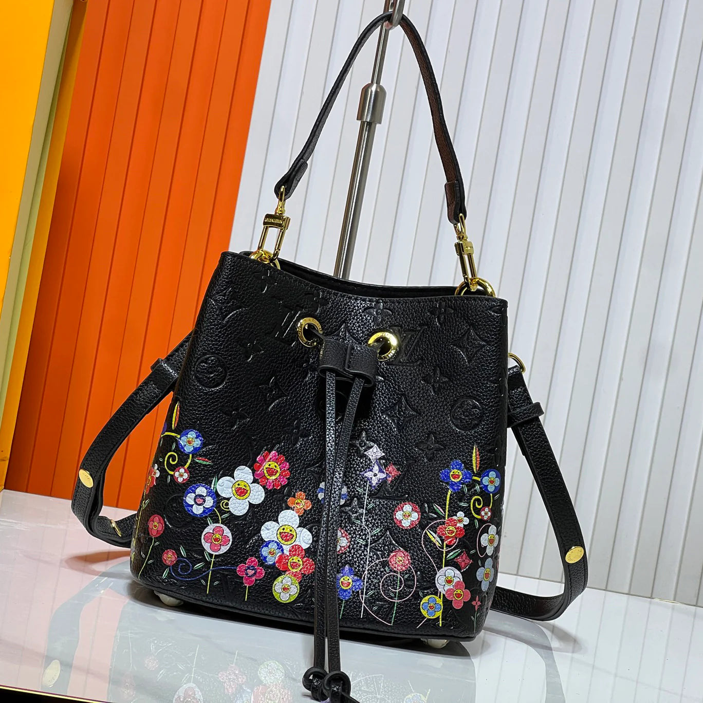 L Co-branded Bucket Bag 1025061708