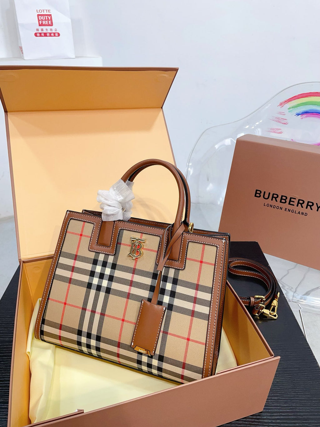 BBR feminine and elegant handbag 0724061203