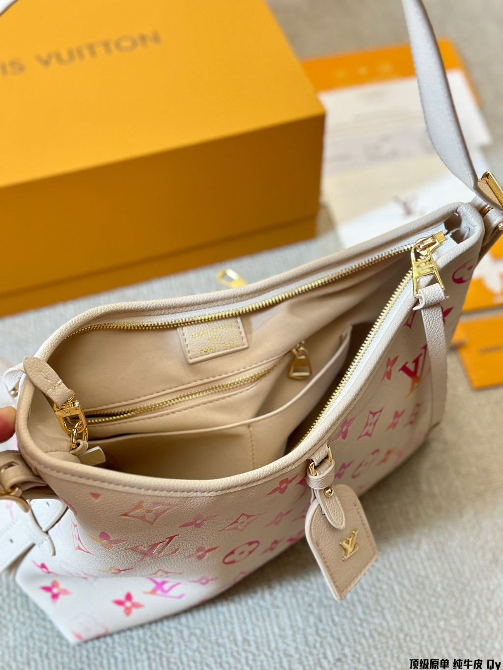 V fashion print Carryall new commuter bag 0724061302