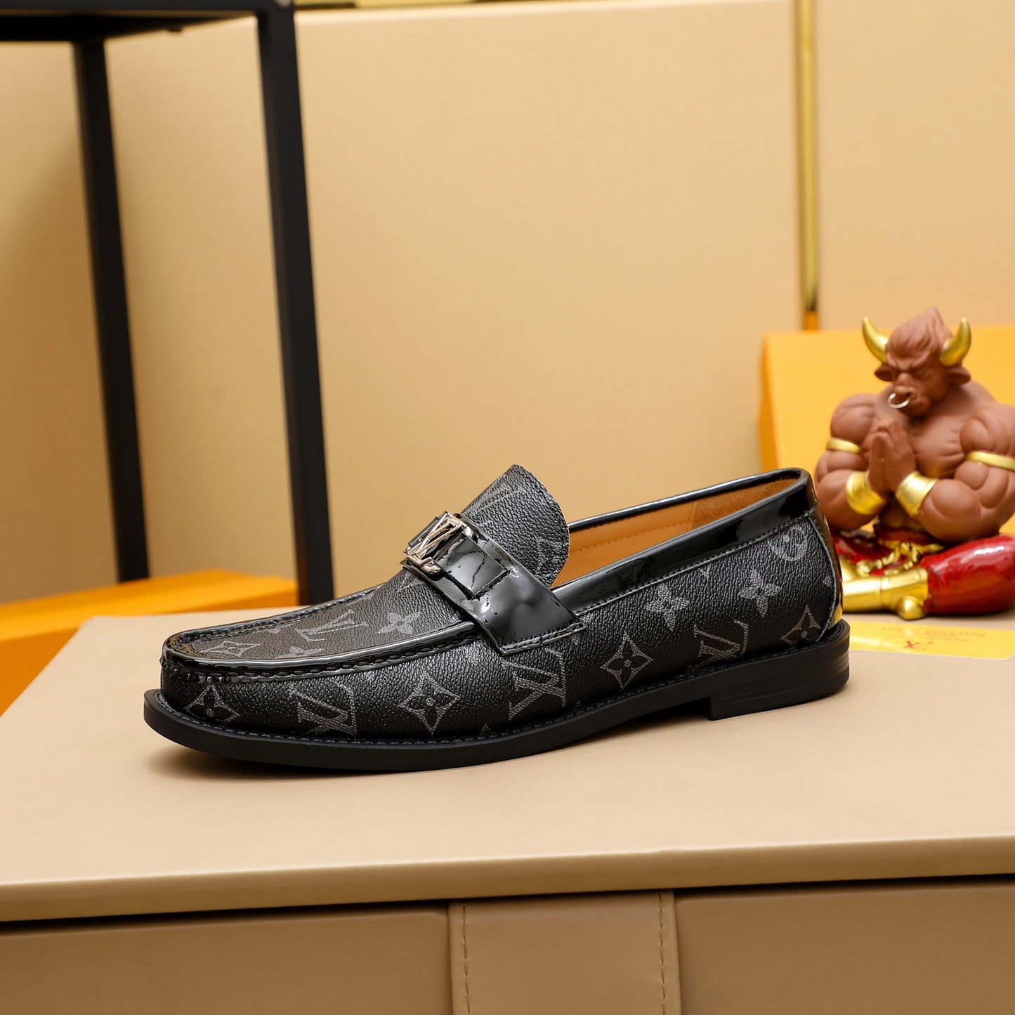 V print fashion leather shoes 0724050603