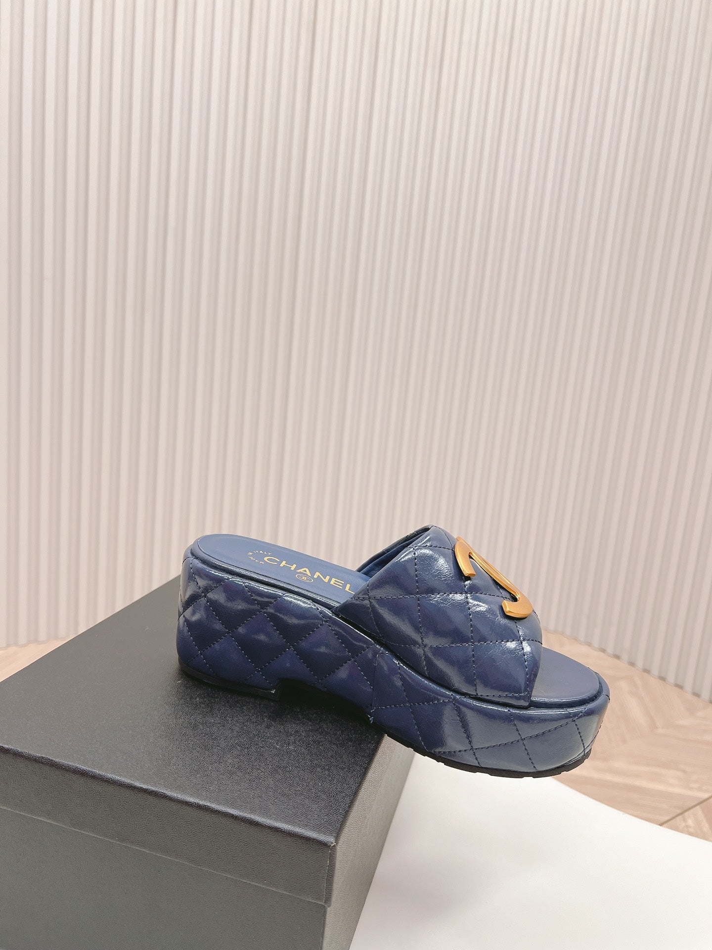 Chane1 top fashion thick-soled rhombus slippers 0724030812