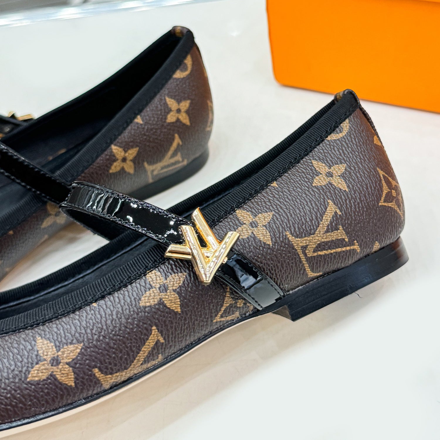 Round toe flat shoes 1824041115