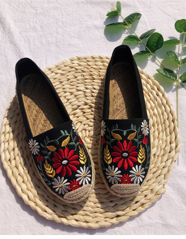 Ethnic Style Embroidered Flat Linen Shoes