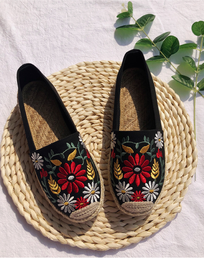 Ethnic Style Embroidered Flat Linen Shoes
