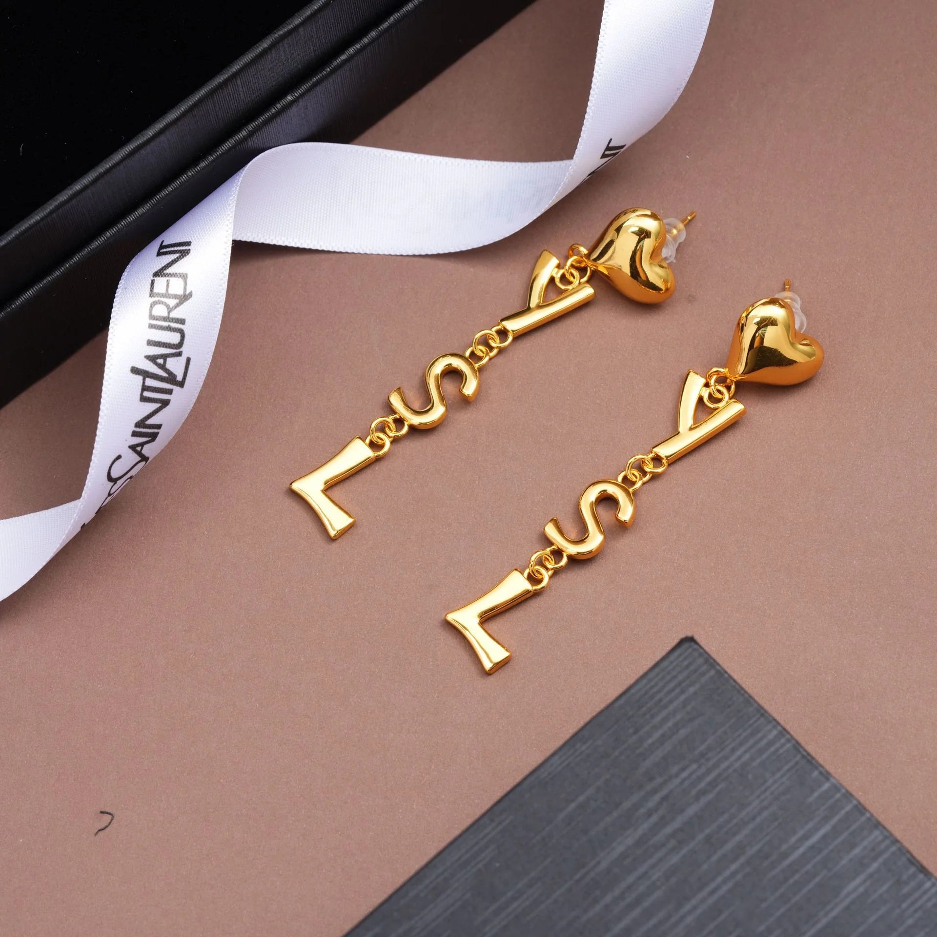 New Fashionable French Earrings 1024010317