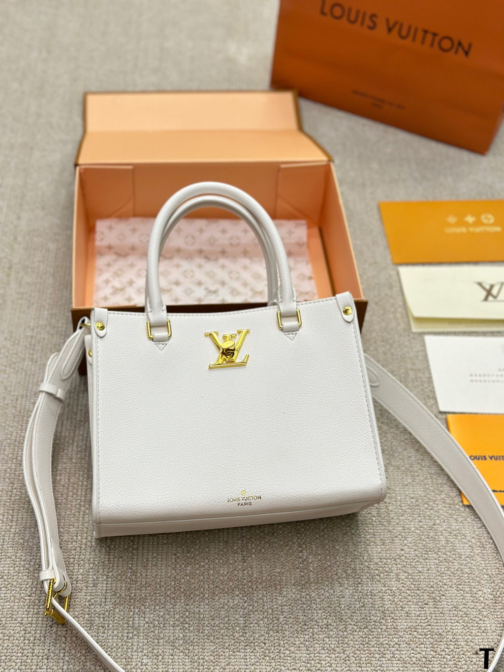 V Fashion LOCK & GO Handbag 0724061304