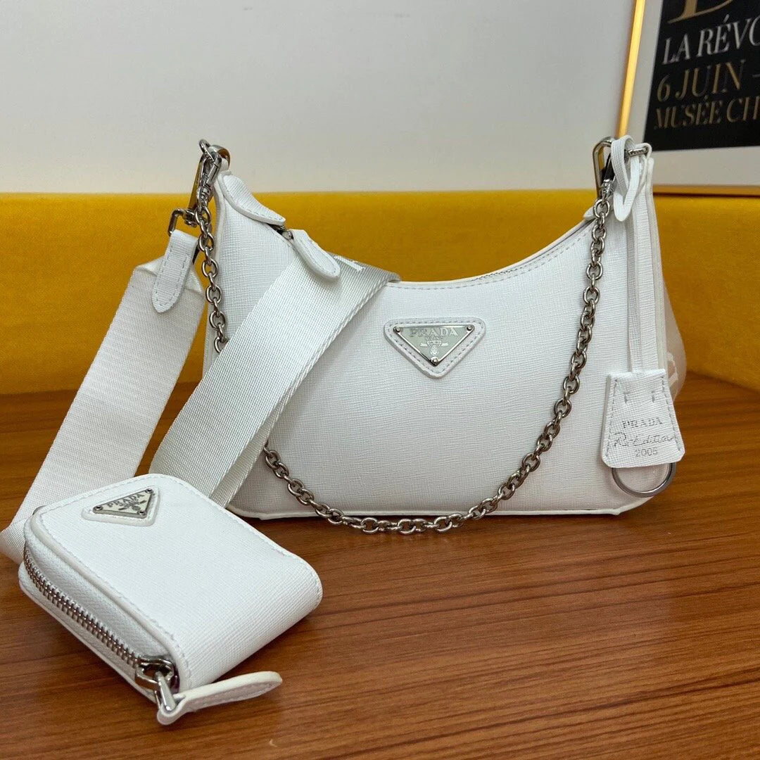 Classic and versatile crossbody bag 1024011807