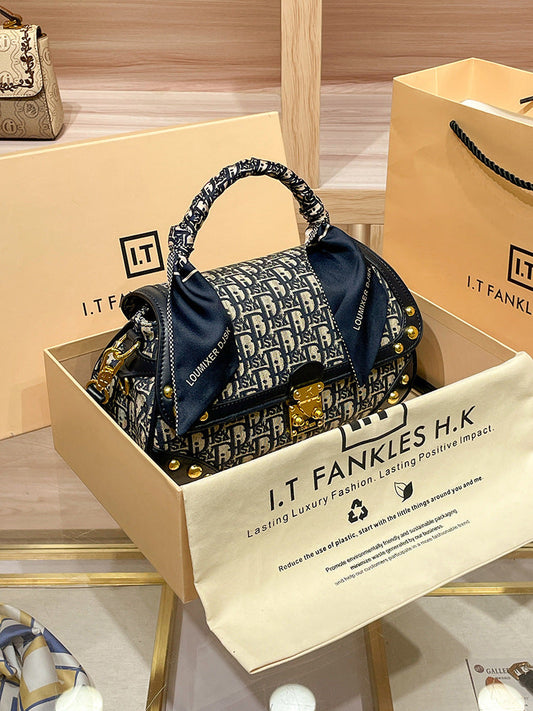 A vintage leather single-shoulder small square bag 2025080816