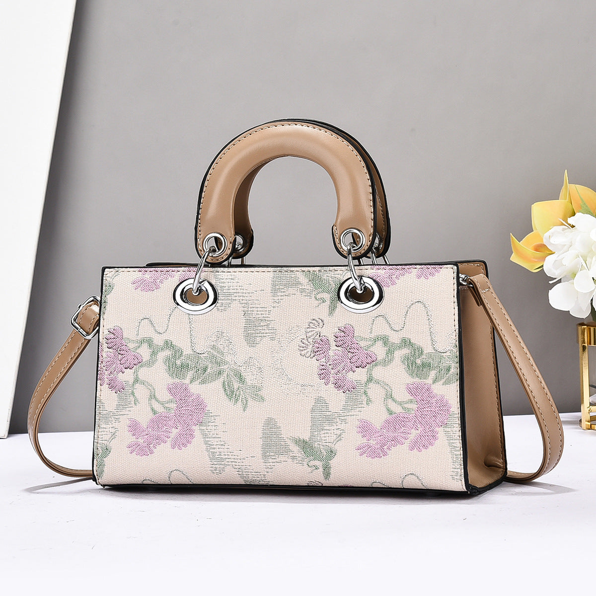 Fashionable handbag with textured shoulder bag 2025080811