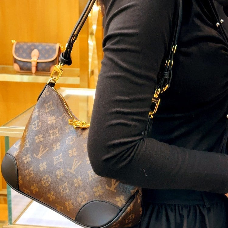 New style fashionable pillow bag 2025080822