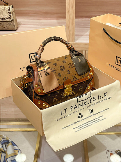 A vintage leather single-shoulder small square bag 2025080816