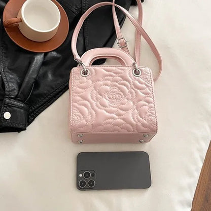 A fashionable handbag for ladies 2025072909