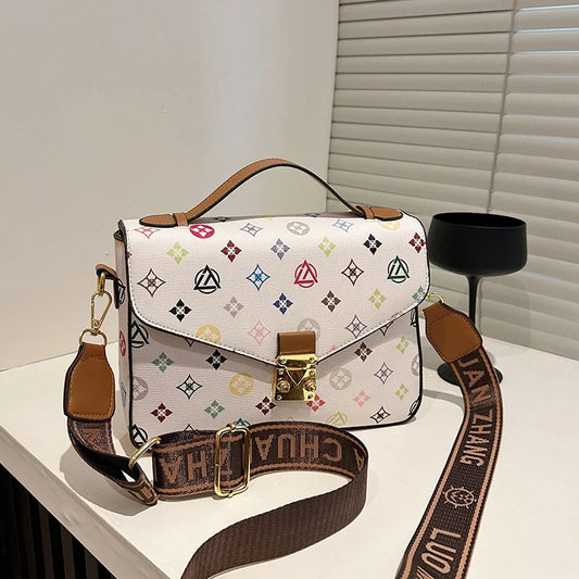 Fashionable minimalist shopping bags 2025073118