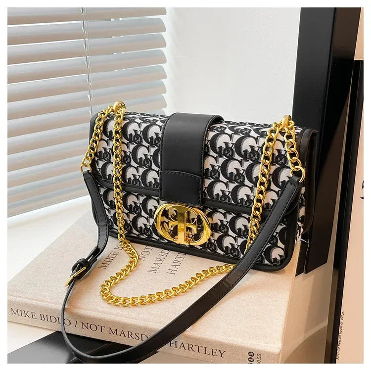 Classic and retro single-shoulder crossbody bag 2025073102