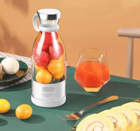 Wireless electric fruit juicer and blender