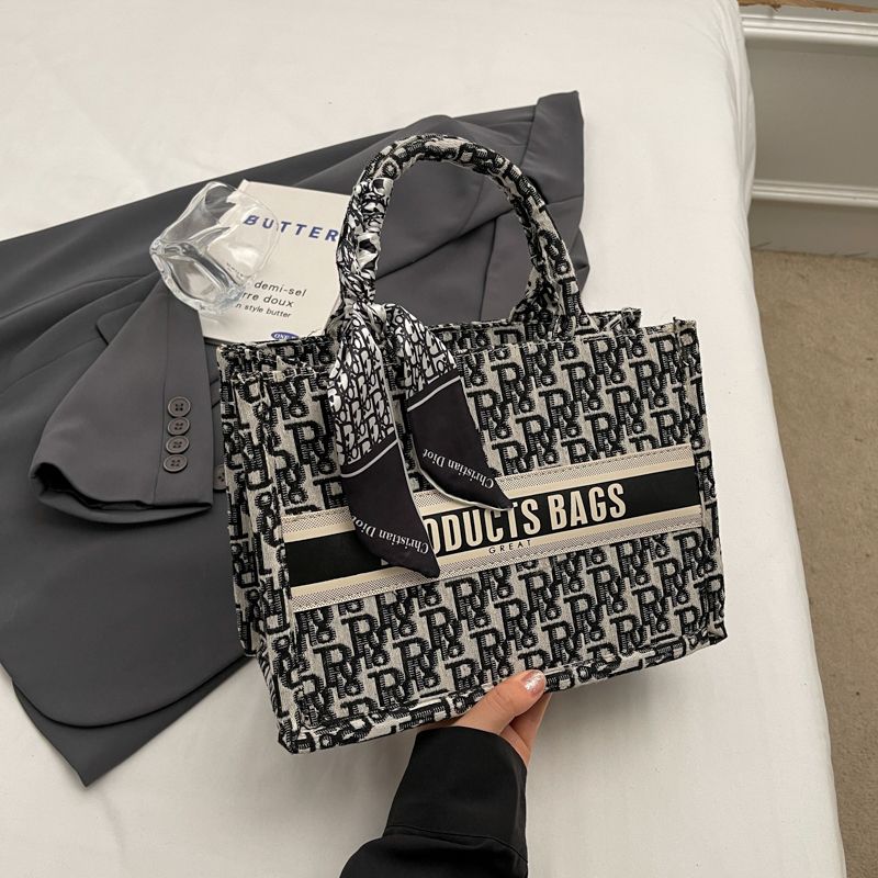 2025 new fashion large-capacity shoulder handbags