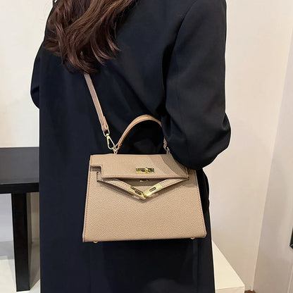 A classic and elegant ladies' handbag 2025072904