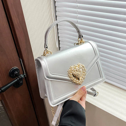 An elegant lady postman's bag 2025073002