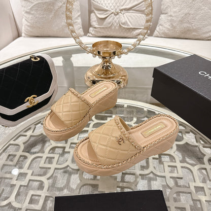 CNL's new thick-soled slippers 0725082204