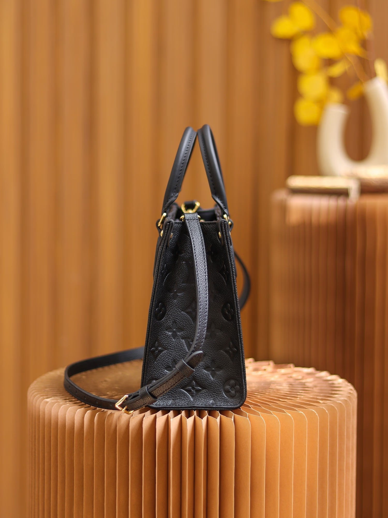 Lvv Reverse Monogram Giant Onthego Voyage 0725101103